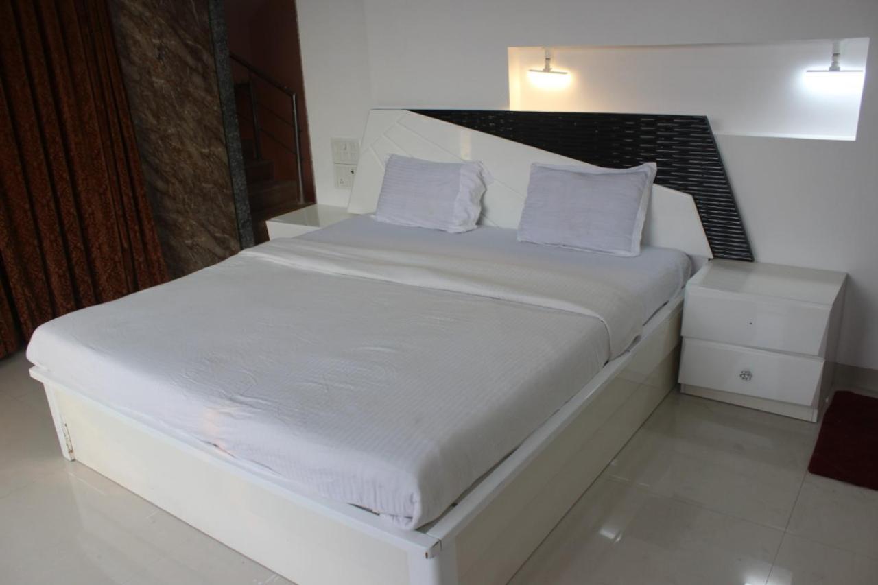 Villa 99 4Bhk Лонавала Экстерьер фото